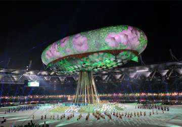 nearly rs 600 cr loss due to inexperienced consultant cwg oc