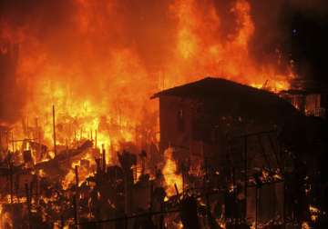 nearly 3 000 homeless after mumbai slum fire in mahim