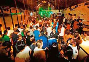 new year eve bangalore police extends nightlife deadline to 1 am