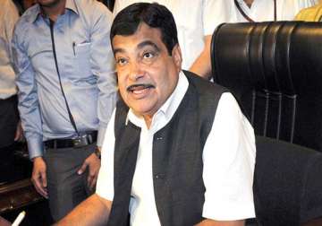 nitin gadkari to clear stalled road projects