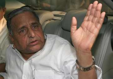 no plans now to withdraw support to upa mulayam