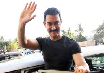 no politician should be there in lokpal panel aamir