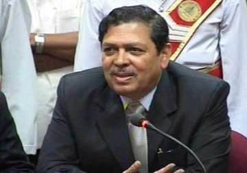 no govt wants to bring in a strong lokpal bill says santosh hegde