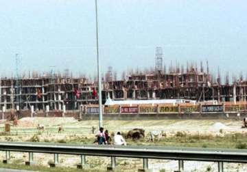 noida extension flat buyers to move court