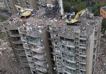 noida highrise owners beware chinese residential tower leans after foundation pillar cracks