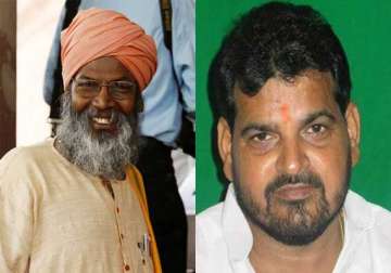 non bailable warrants against bjp mps in ayodhya demolition case