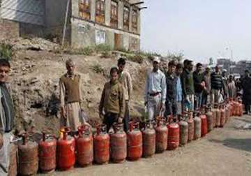 non subsidised cooking gas rate cut by over rs.23 a cylinder
