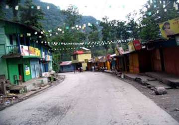 normal life disrupted in darjeeling due to bandh