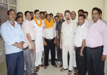 obc delegation meets soni demands greater reservation in j k