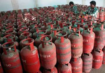 oil companies transfer over rs 2 000 cr to 40 million consumers for lpg subsidy