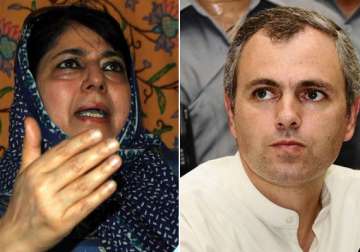 omar govt is a headless chicken says mehbooba mufti