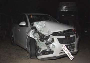 one dead four injured in car tempo collision in delhi