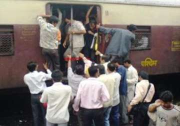 one dead 5 injured after commuters fall from crowded mumbai suburban train