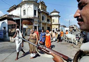 hanumangarhi temple one killed as seers shoot each other in ayodhya