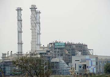 one killed 3 injured in gas leakage at mathura refinery