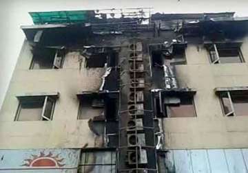 one killed 30 injured in navi mumbai hotel fire