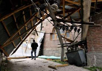 one killed 17 injured in kashmir storms
