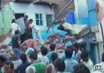 one killed 14 injured in lpg blast in bhopal