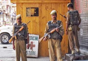 one killed as militants attack liquor shop in srinagar