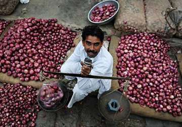 onions selling for rs 70 90 a kg in delhi nafed selling at rs 55