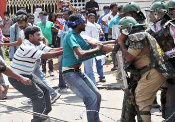 osmania university students clash with police