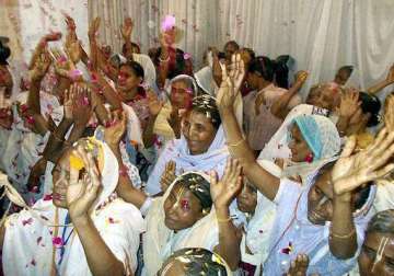 over 800 vrindavan widows celebrate holi for the first time