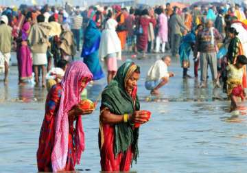 over 8 lakh pilgrims take holy dip at gangasagar mela