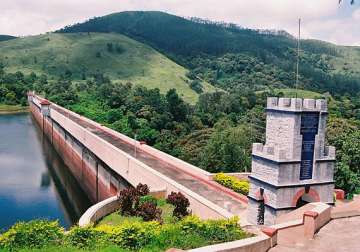 pm expresses concern over violence on mullaperiyar dam issue