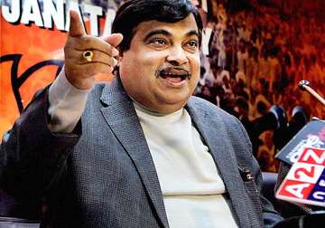 pm sonia must apologize for arrests in cash for vote says gadkari