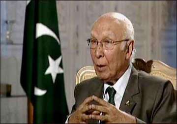 pakistan s sartaj aziz meets manmohan singh