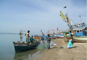 pakistan captures 27 indian fishermen seizes 6 boats