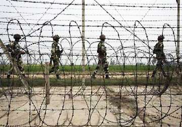 pakistan violates ceasefire firing at several indian posts