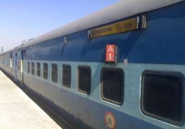 ac coach train passengers robbed near jaipur