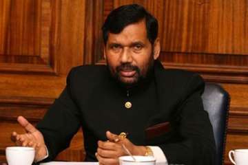 paswan demands dalit in joint drafting panel