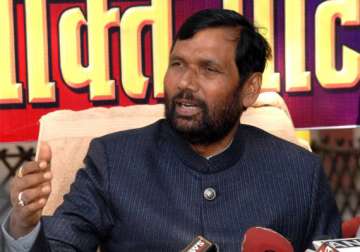 paswan questions congress silence over corruption in bihar