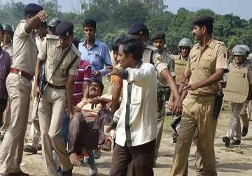 patna serial blasts two suspects held toll climbs to six