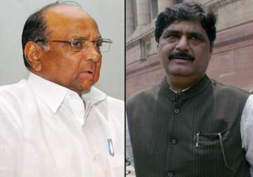 pawar won t join third front says munde