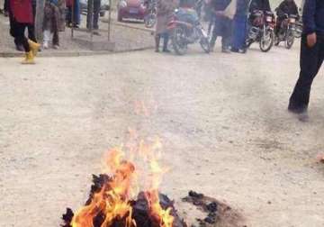 pok woman who set herself ablaze in kashmir dies