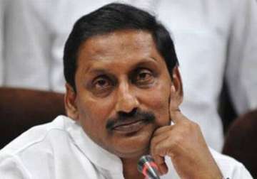 police complaint against telangana mp for threatening cm