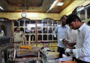 police probing all angles in jewellery showroom burglary case