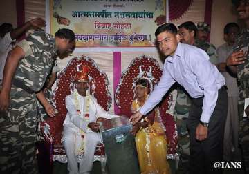 police organise wedding of ex maoists