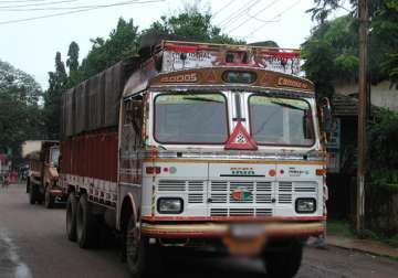 policeman killed as uttarakhand governor s escort car rams into truck