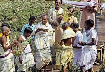 pranab mukherjee becomes a priest in ancestral village