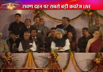 president pm sonia attend dussehra function