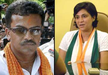 priya dutt sanjay nirupam come out in support of strong lokpal bill
