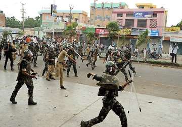 pro unified andhra staff hold rally amid attack by telangana supporters