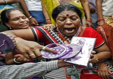 protesters stone asaram ashram in jaipur supporters manhandle mediapersons