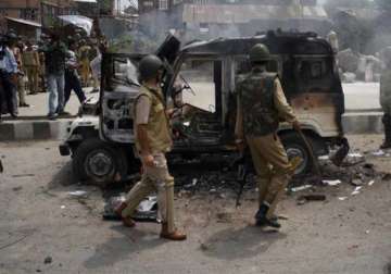 protests mar eid celebrations in srinagar 3 cops injured