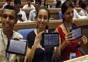 punjab govt to distribute tablets to 1.5 lakh students