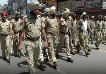 punjab police thwart farmers from blocking roads arrest 400
